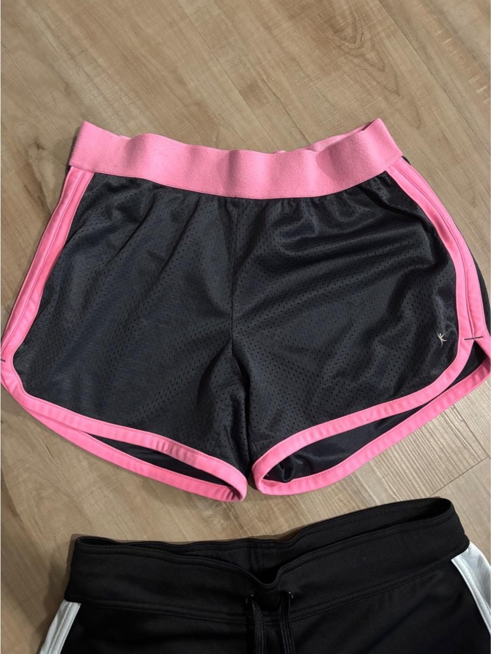 Shorts - Picture 3 of 6